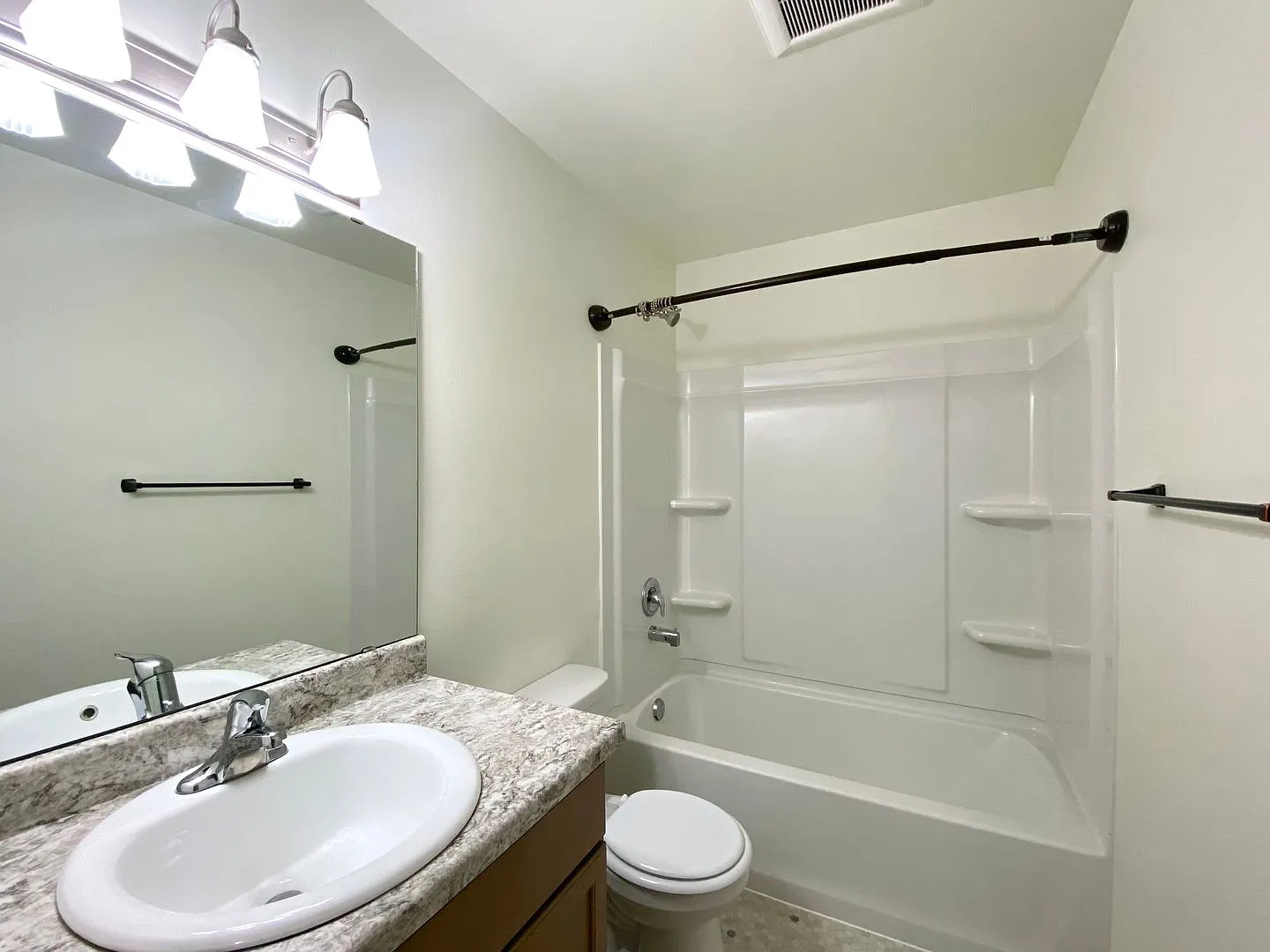 Clover Creek Apartments — Photo 2