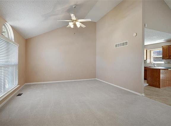 4th image of 8618 N Carson Ave