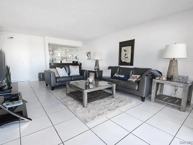 1710 Avenida Del Mundo #207 — Photo 9