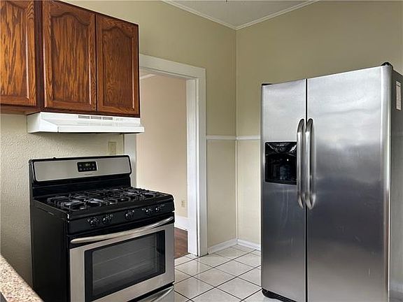 5th image of 146 Terrance St