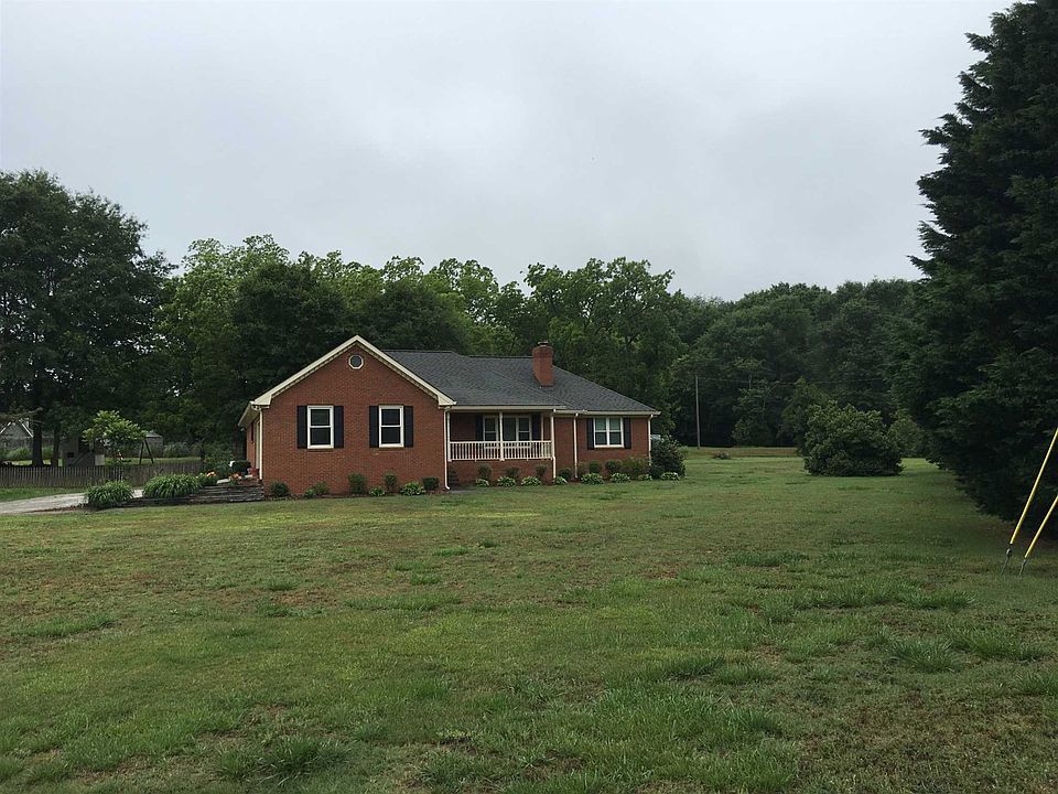 1st image of 3045 Castlewood Dr