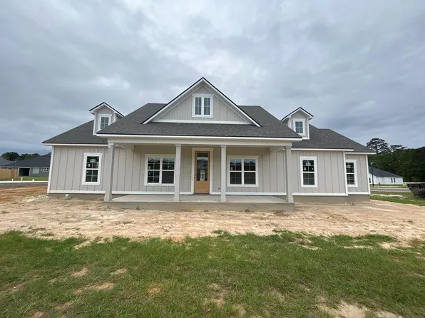 310 Barry Field Cir, Hahira, GA 31632