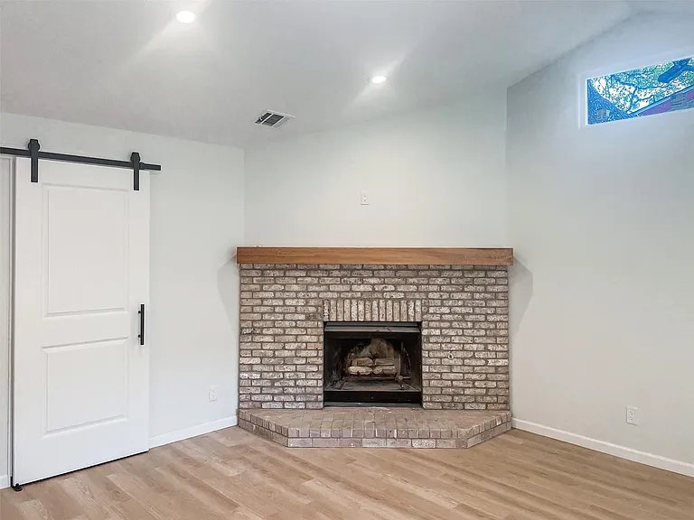 7736 Croftwood Dr — Photo 6