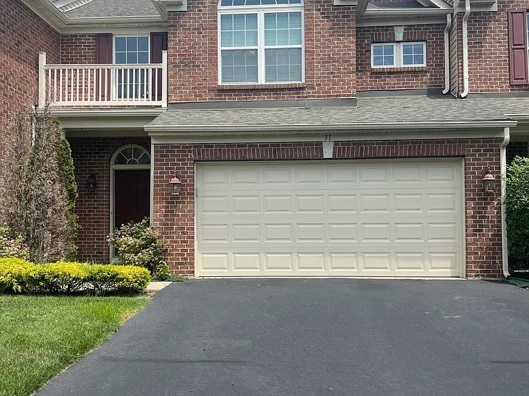 31 Oak Leaf Ln — Photo 1