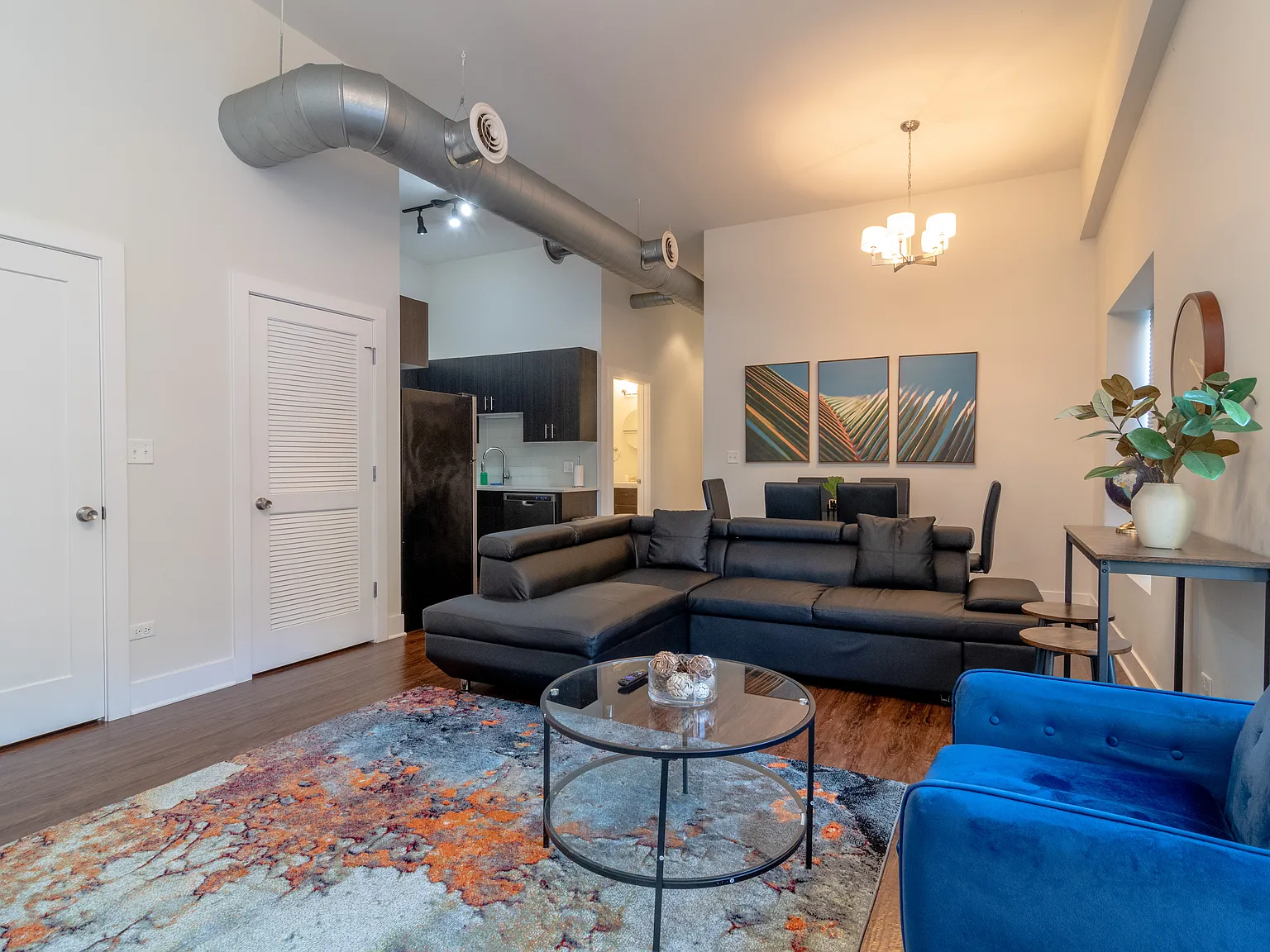 3 bed, 955 sqft, $3,100 — Photo 2