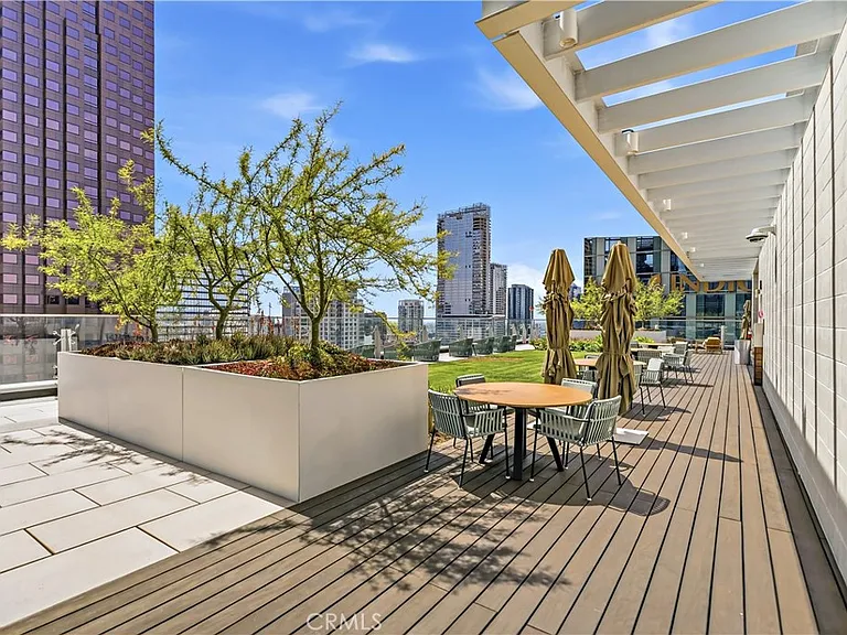 877 Francisco — Photo 18