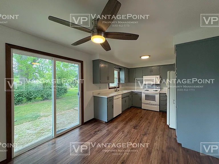 1713 Edgehill Dr — Photo 6