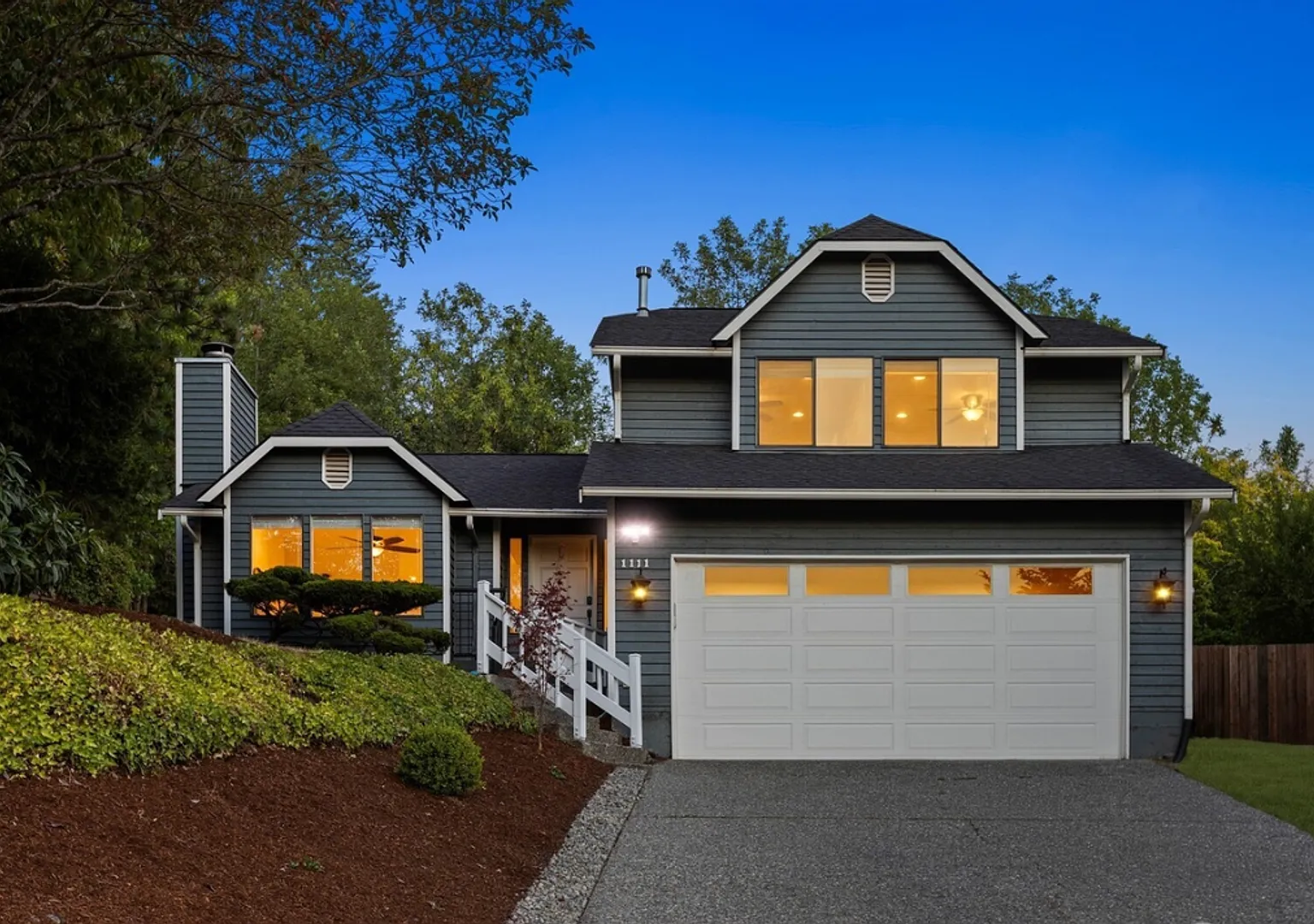 Stylish Greenbelt Home With Dadu, Ev Charger & Remodeled Kitchen — Photo 1
