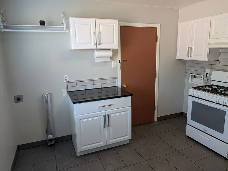 10204 Candelaria Rd NE — Photo 2