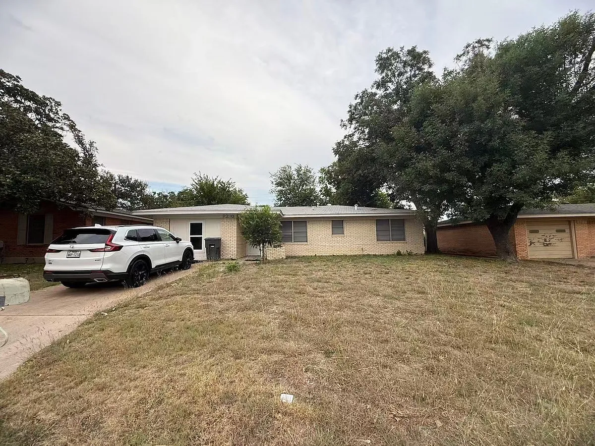 Primary Photo - 3210 Lawnwood Dr
