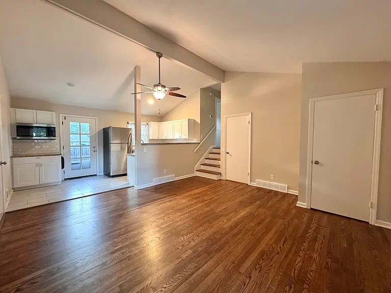10512 W 73rd St — Photo 2