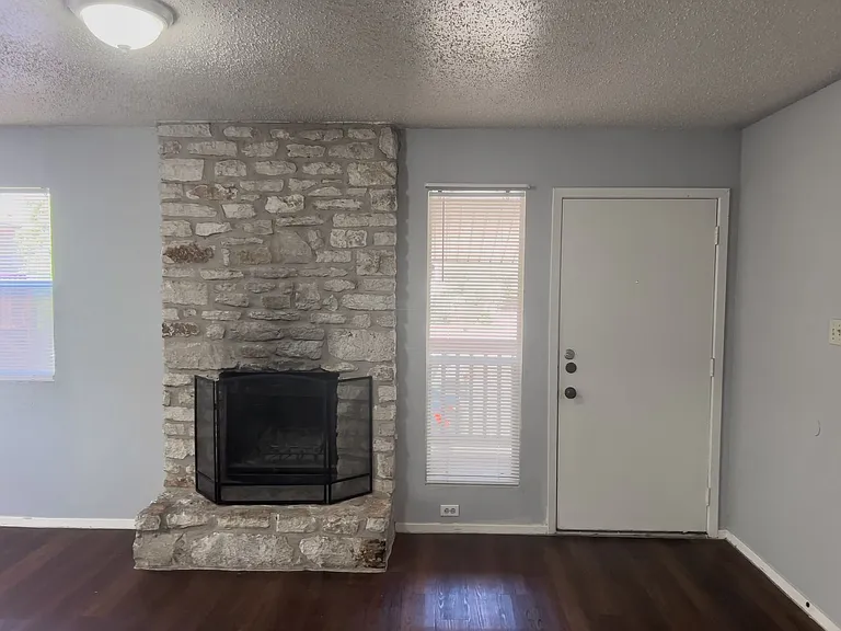 901 Taulbee Ln #D — Photo 4