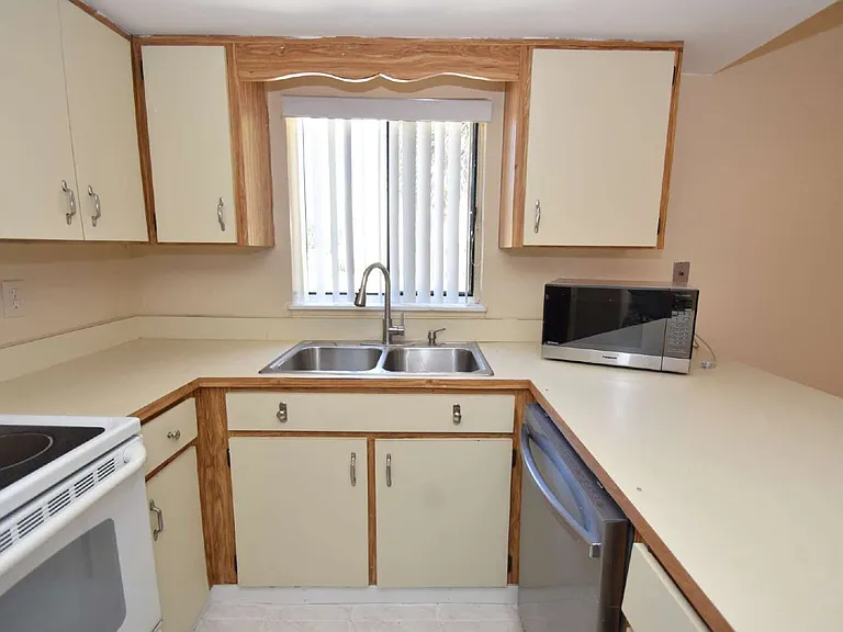 15 Florida Park Dr N #6 — Photo 7