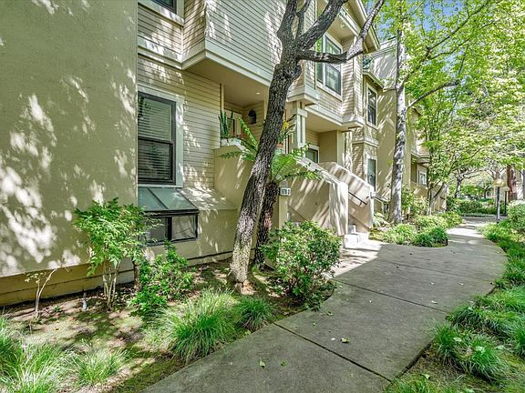 2nd image of 978 La Mesa Ter Unit D