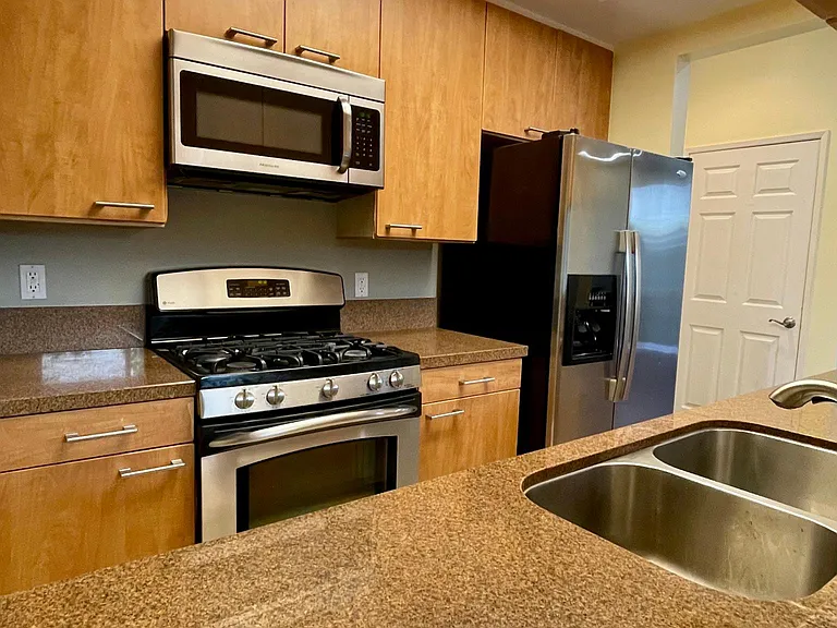 812 N Hudson Ave #105 — Photo 3