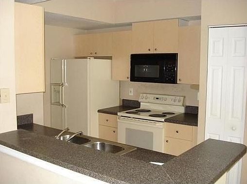 5th image of 2578 Centergate Dr APT 102