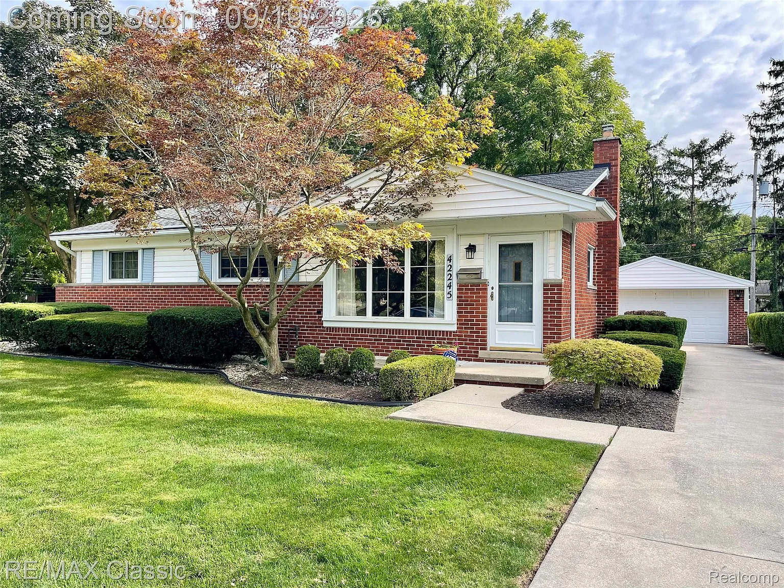 42245 Hammill Ln photo 1
