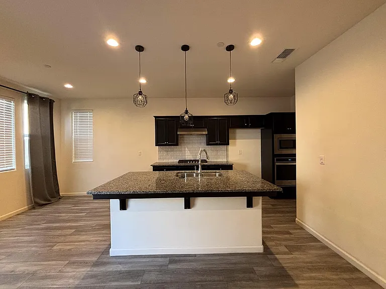827 Fir St W — Photo 14