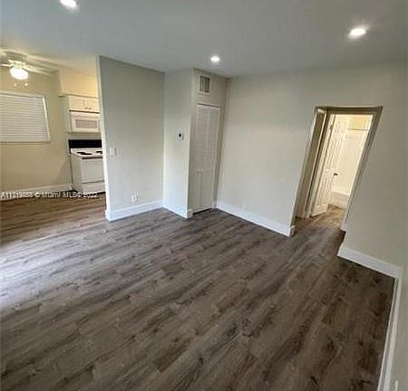5th image of 4300 Seagrape Dr APT 8
