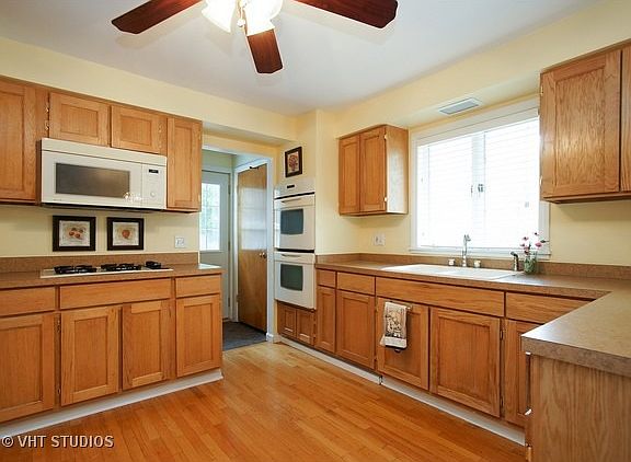3rd image of 445 W Elm St