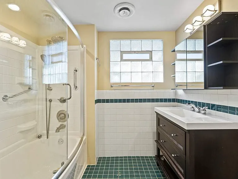 6808 W Forest Preserve Dr — Photo 4