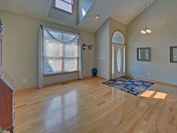 5th image of 52 Breton Highlands Ct