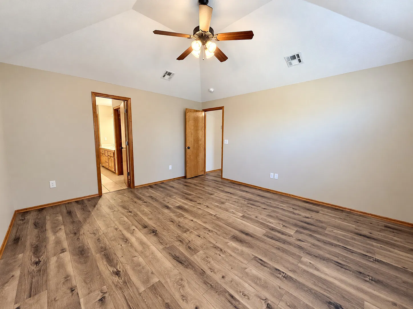 3 bed, 1560 sqft, $1,650 — Photo 4