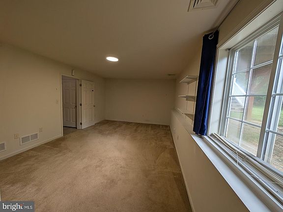 4th image of 130 Old Schoolhouse Ln