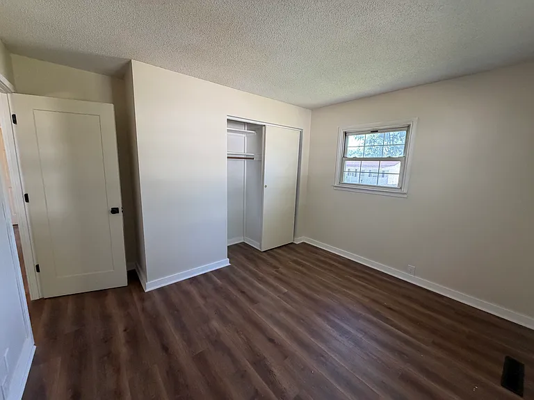 225 E Berkeley Ave — Photo 5