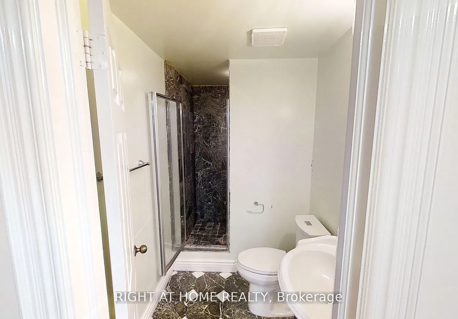 2 bed, $2,400 — Photo 4