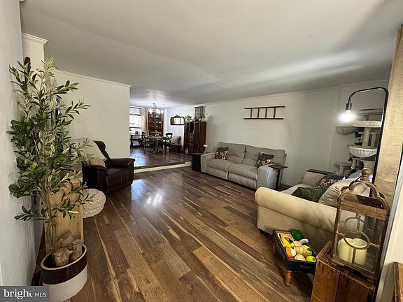 3rd image of 3412 Colonial Ct