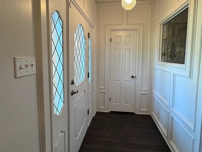 108 E Brooks St — Photo 2