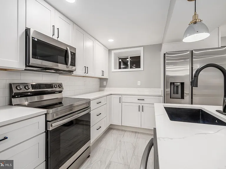 1319 C St NE #B — Photo 14