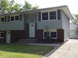 5921 Roosevelt Pl, Merrillville, IN 46410