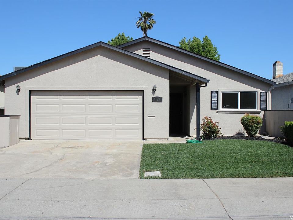 1st image of 1127 Dartmoor Cir