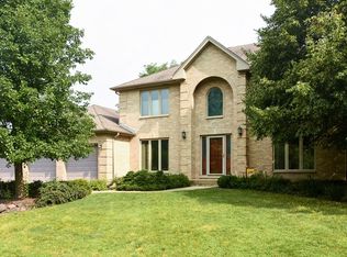 406 Woodview Dr, Prospect Heights, IL 60070