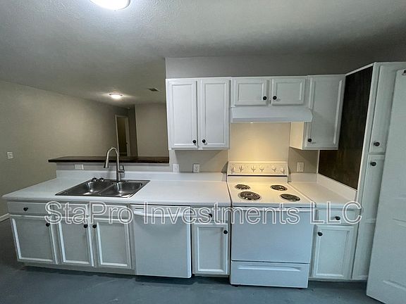 4th image of 158 Village Pl