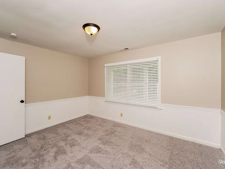 753 Vaughn Cir — Photo 12