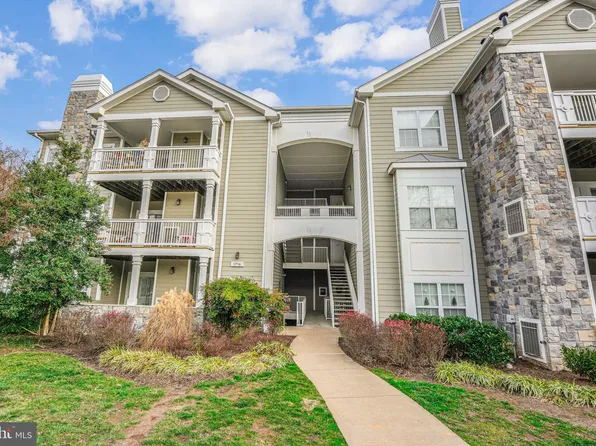 1716 Lake Shore Crest Dr APT 35, Reston, VA 20190