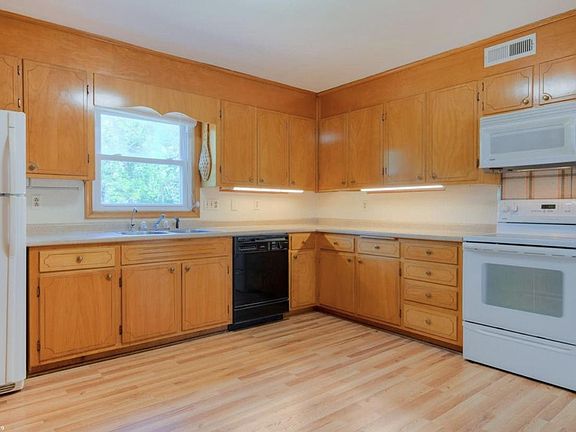 5th image of 425 Stonegate Dr