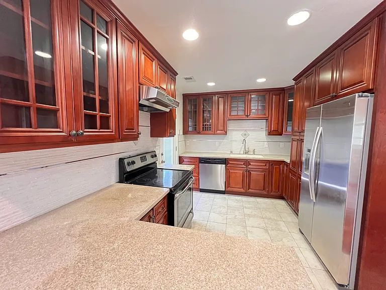 3192 Maddux Dr — Photo 4