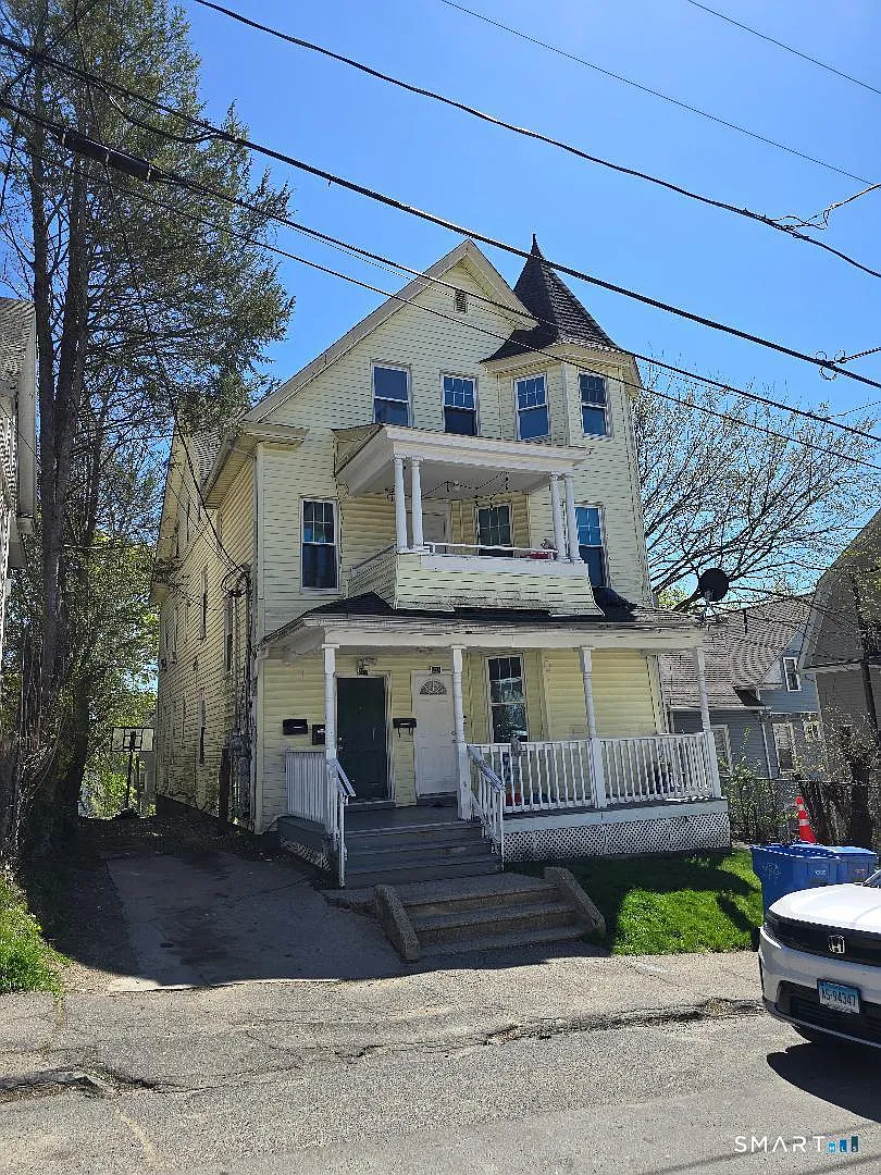 3 bed, 1.0 bath, 1076 sqft, $1,400 — Photo 2