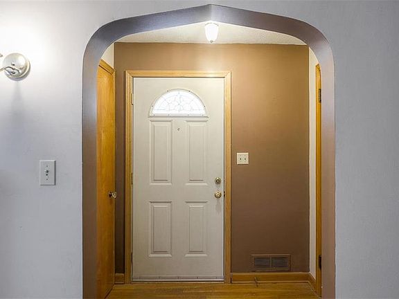 3rd image of 10634 Felton St