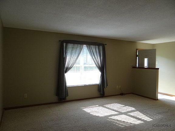 2nd image of 209 Millpond Ln