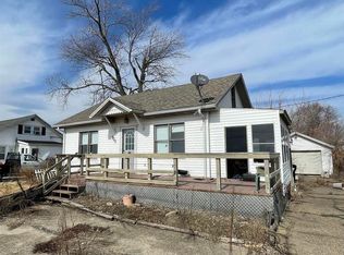 905 E Main St, Crossville, IL 62827