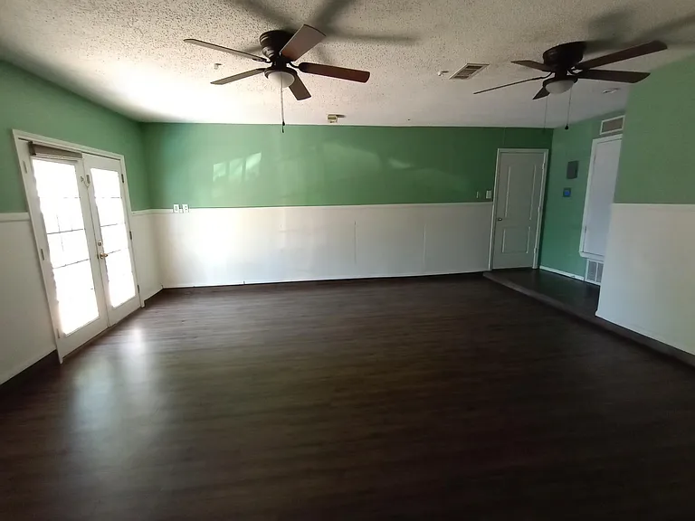 8402 Roan Ln — Photo 18