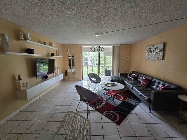 Building Photo - 5160 Las Verdes Cir #217