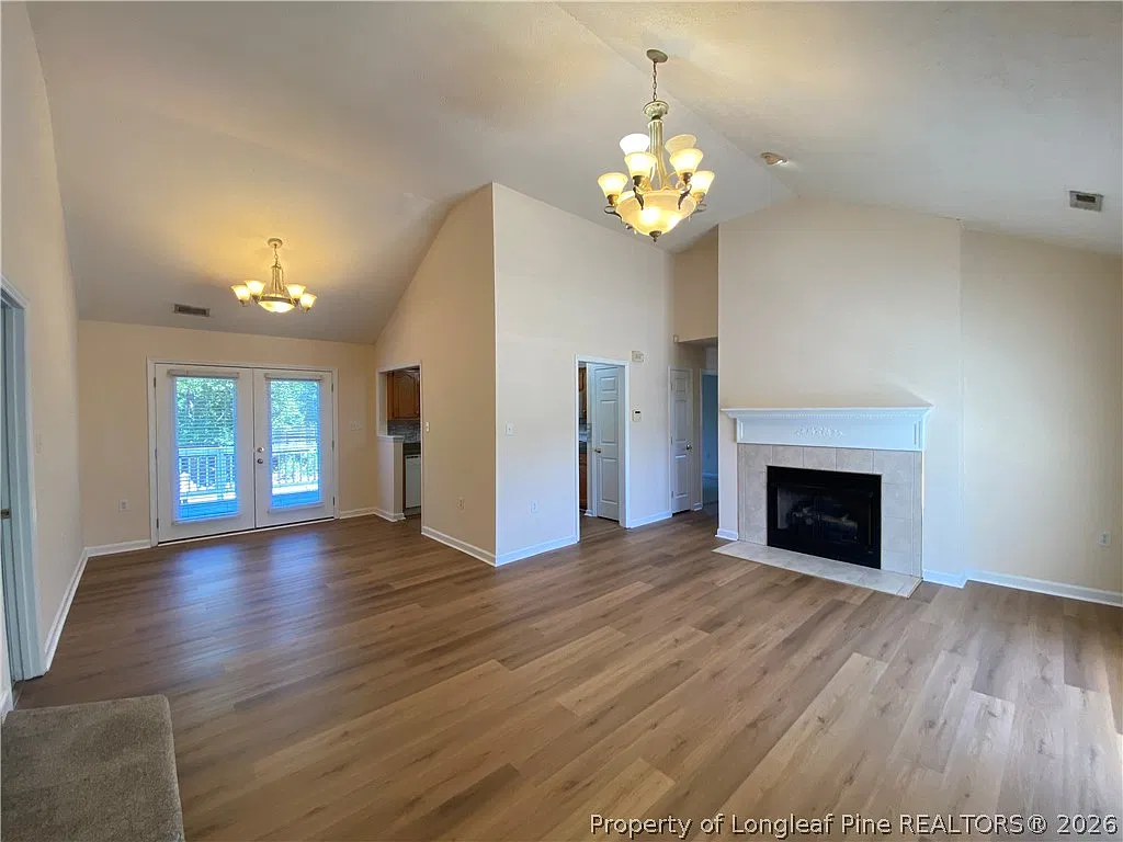 3 bed, 2.0 bath, 1386 sqft, $1,800 — Photo 3