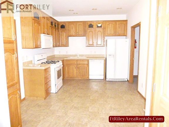 2nd image of 2216 Thompson Dr