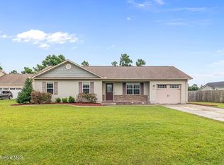 302 Basil Ct, Hubert, NC 28539